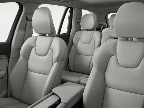 Certified 2023 Volvo XC90 B5 Core w/ Protection Package Premier AWD/4WD image 7