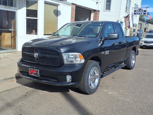 Used 2017 RAM 1500 Express AWD/4WD image 2