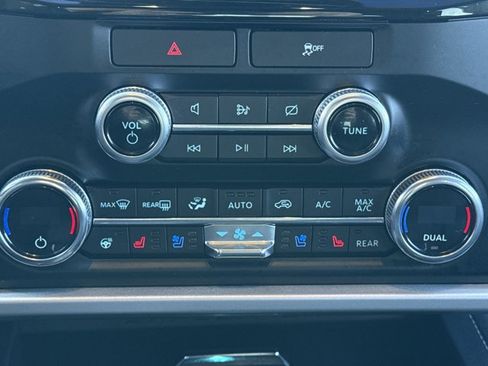 Used 2022 Ford Expedition XLT image 23