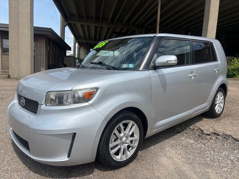 Used 2009 Scion xB FWD image 1