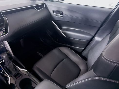 Certified 2022 Toyota Corolla Cross XLE image 23