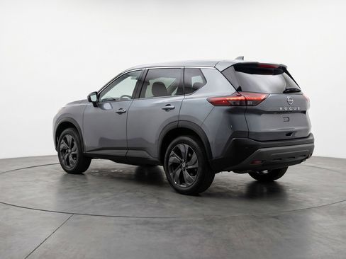 Used 2025 Nissan Rogue SV image 6