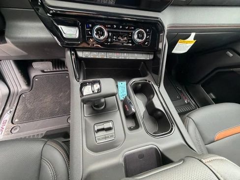 New 2026 GMC Sierra 1500 AT4 w/ AT4 Premium Package AWD/4WD image 13