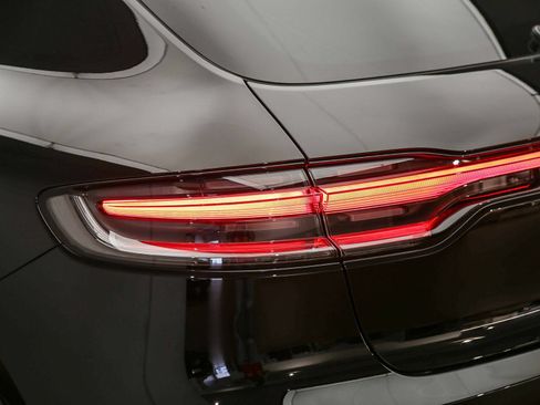 Certified 2026 Porsche Macan AWD/4WD image 15