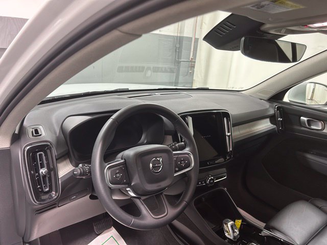 Certified 2025 Volvo XC40 B5 Plus AWD/4WD image 9
