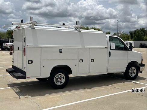 Used 2021 GMC Savana 3500 w/ Power Convenience Package RWD image 2