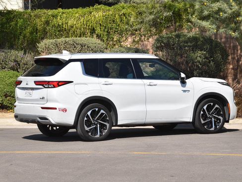 Used 2023 Mitsubishi Outlander SEL AWD/4WD image 10