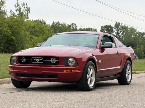Used 2009 Ford Mustang Premium RWD image 7