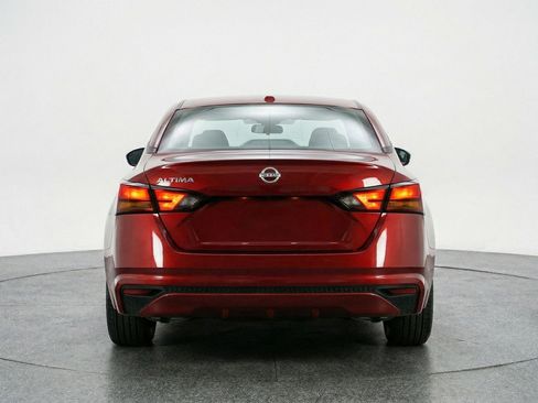 Used 2025 Nissan Altima 2.5 SV FWD image 7