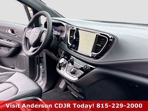New 2026 Chrysler Pacifica Select AWD/4WD image 5