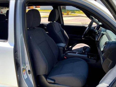 Used 2019 Toyota Tacoma TRD Off-Road image 7