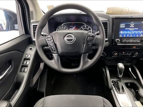 Used 2022 Nissan Frontier SV AWD/4WD image 3