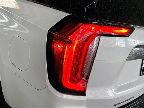 Used 2022 GMC Yukon SLT w/ SLT Premium Package image 28