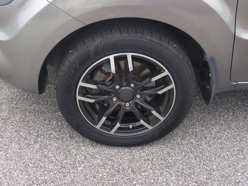 Used 2013 Kia Soul FWD image 11