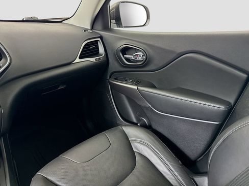 Used 2021 Jeep Cherokee Latitude Lux w/ Comfort/Convenience Group image 22