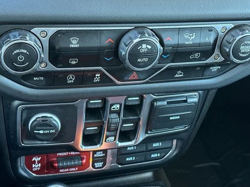 Used 2025 Jeep Wrangler Unlimited Rubicon image 20