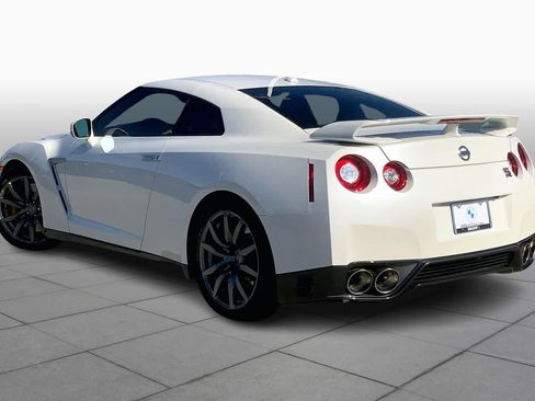 Used 2015 Nissan GT-R Premium image 10