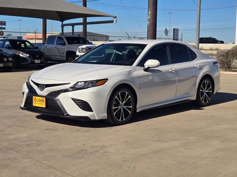 Used 2020 Toyota Camry SE image 7