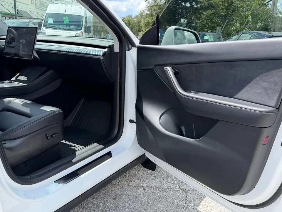 Used 2022 Tesla Model Y Performance AWD/4WD image 14