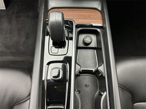 Certified 2023 Volvo XC60 B5 Plus w/ Climate Package image 20