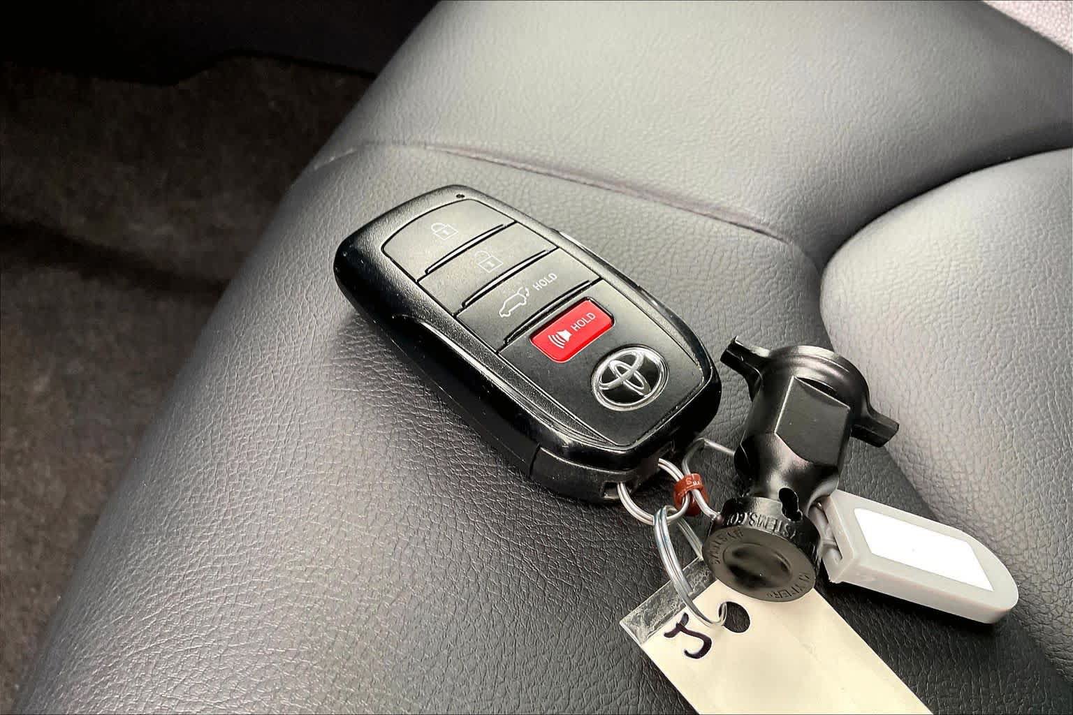Used 2026 Toyota Highlander XLE AWD/4WD image 14