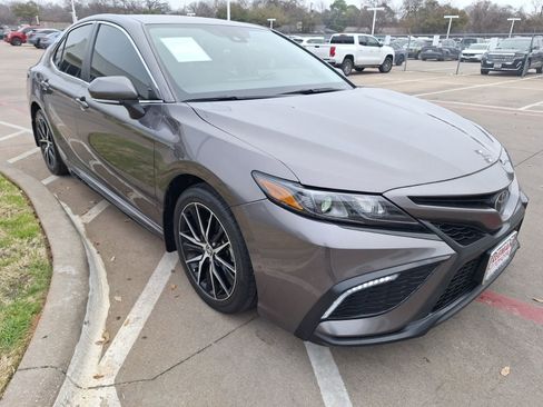 Used 2023 Toyota Camry SE image 8