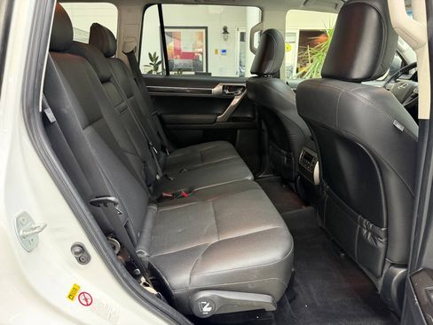 Used 2016 Lexus GX 460 w/ Comfort Package AWD/4WD image 14