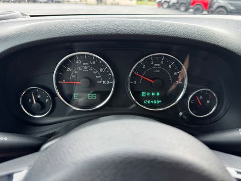 Used 2015 Jeep Wrangler Unlimited Sahara w/ Dual Top Group AWD/4WD image 19