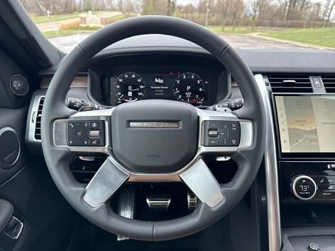 New 2025 Land Rover Discovery Dynamic SE image 19