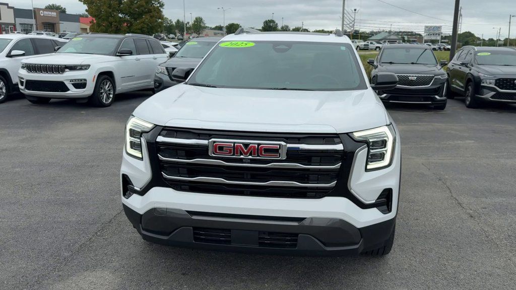 Used 2025 GMC Terrain Elevation w/ Elevation Premium Package AWD/4WD image 2