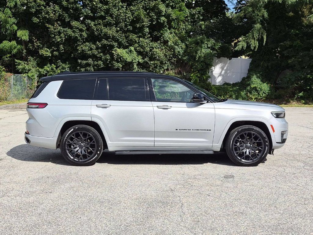 Used 2024 Jeep Grand Cherokee L Summit w/ High Altitude Package AWD/4WD image 2