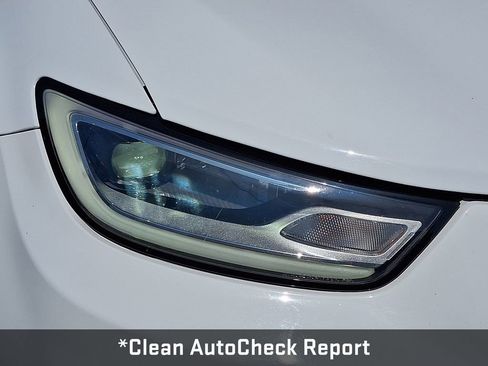 Used 2023 Chrysler Pacifica Touring-L FWD image 11