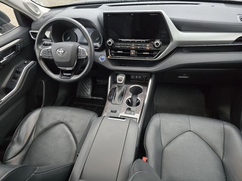 Used 2021 Toyota Highlander Platinum image 22
