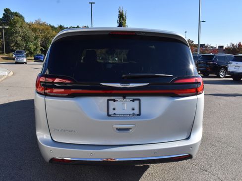 New 2026 Chrysler Pacifica Select image 8