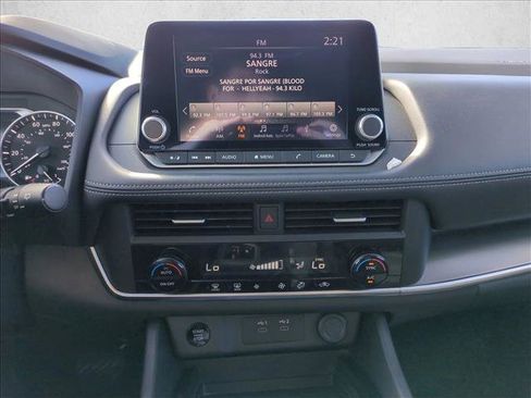 Used 2024 Nissan Rogue SV image 17