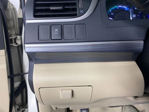 Used 2014 Toyota Camry XLE image 12