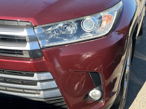 Used 2017 Toyota Highlander Limited AWD/4WD image 11