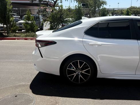Used 2021 Toyota Camry SE FWD image 5