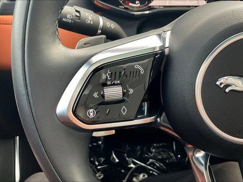 Used 2025 Jaguar F-PACE R-Dynamic S image 21