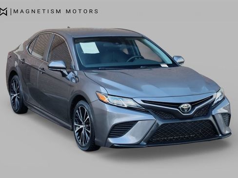 Used 2019 Toyota Camry SE image 4