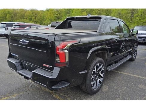 Used 2025 Chevrolet Silverado EV RST AWD/4WD image 5