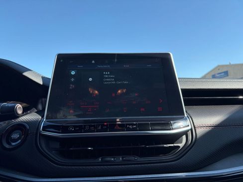 Used 2025 Jeep Compass Trailhawk image 20