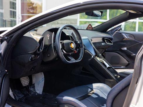 Used 2022 Ferrari Roma RWD image 27