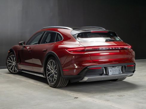 Used 2022 Porsche Taycan 4 Cross Turismo AWD/4WD image 3