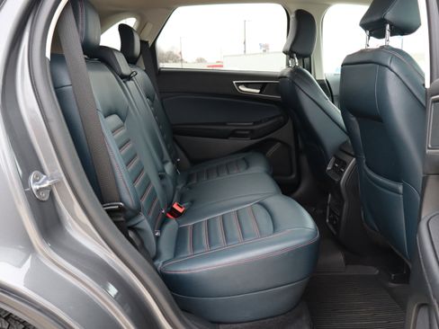 Used 2024 Ford Edge SEL w/ Sport Appearance Package image 12