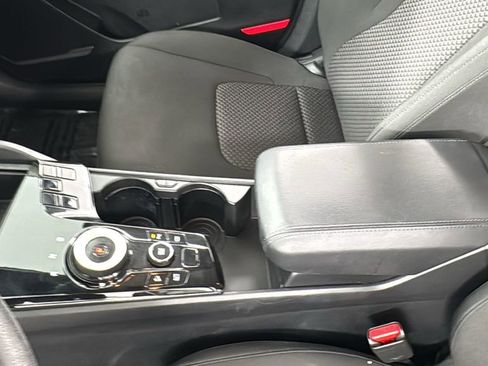 Used 2024 Kia Sportage LX image 32