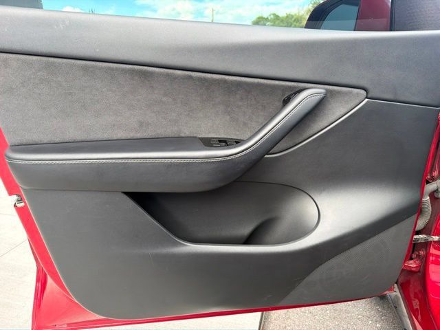 Used 2021 Tesla Model Y Long Range AWD/4WD image 20