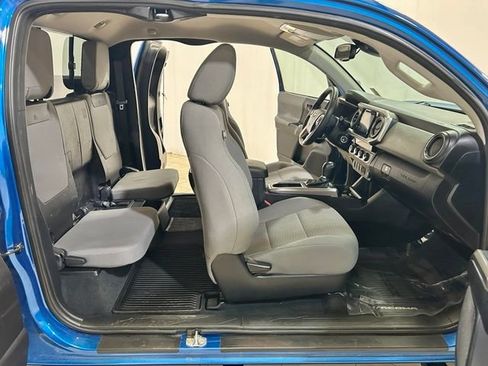 Used 2018 Toyota Tacoma SR5 AWD/4WD image 24
