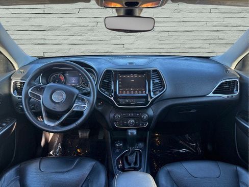 Used 2019 Jeep Cherokee Limited image 18