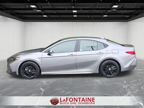 Used 2025 Toyota Camry SE FWD image 2